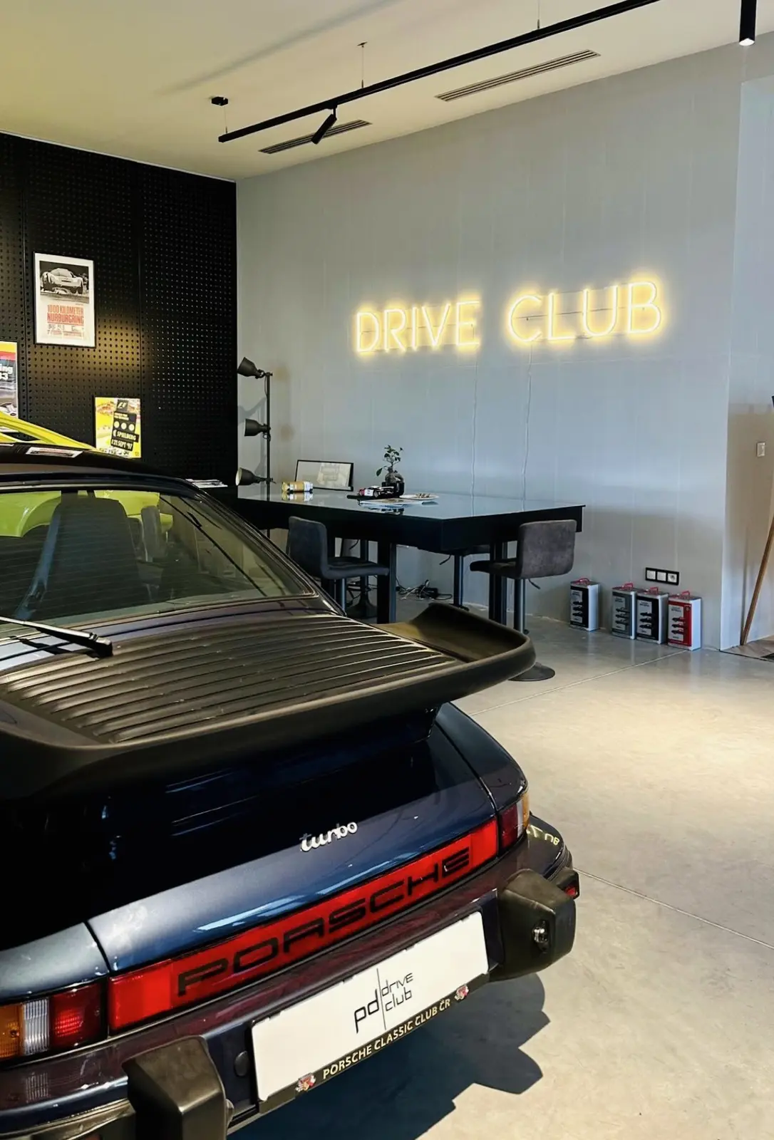 Neon Drive Club — realizace Neonworld