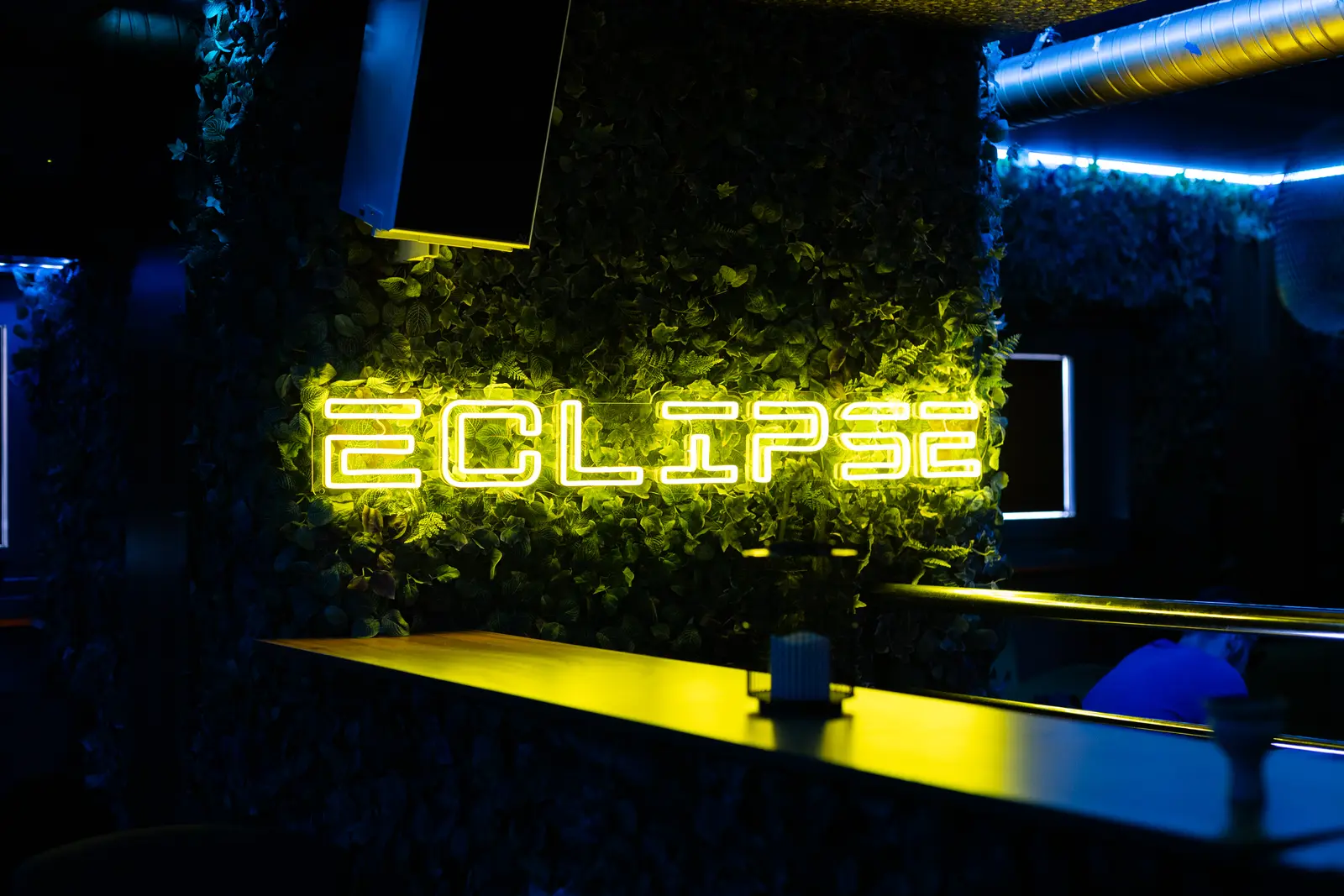 Neon Eclipse — realizace Neonworld