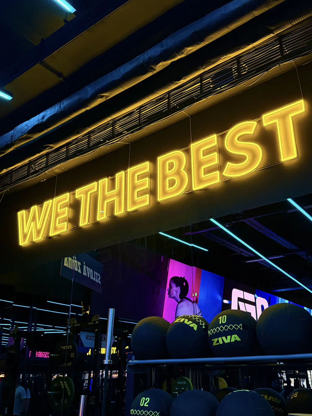 Neon We The Best — realizace Neonworld
