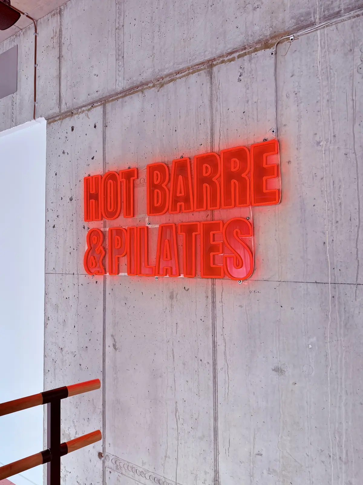 Neon Hot Barre & Pilates — realizace Neonworld