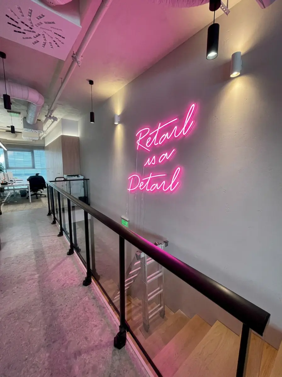 Neon Retail is a Detail — 4 — realizace Neonworld
