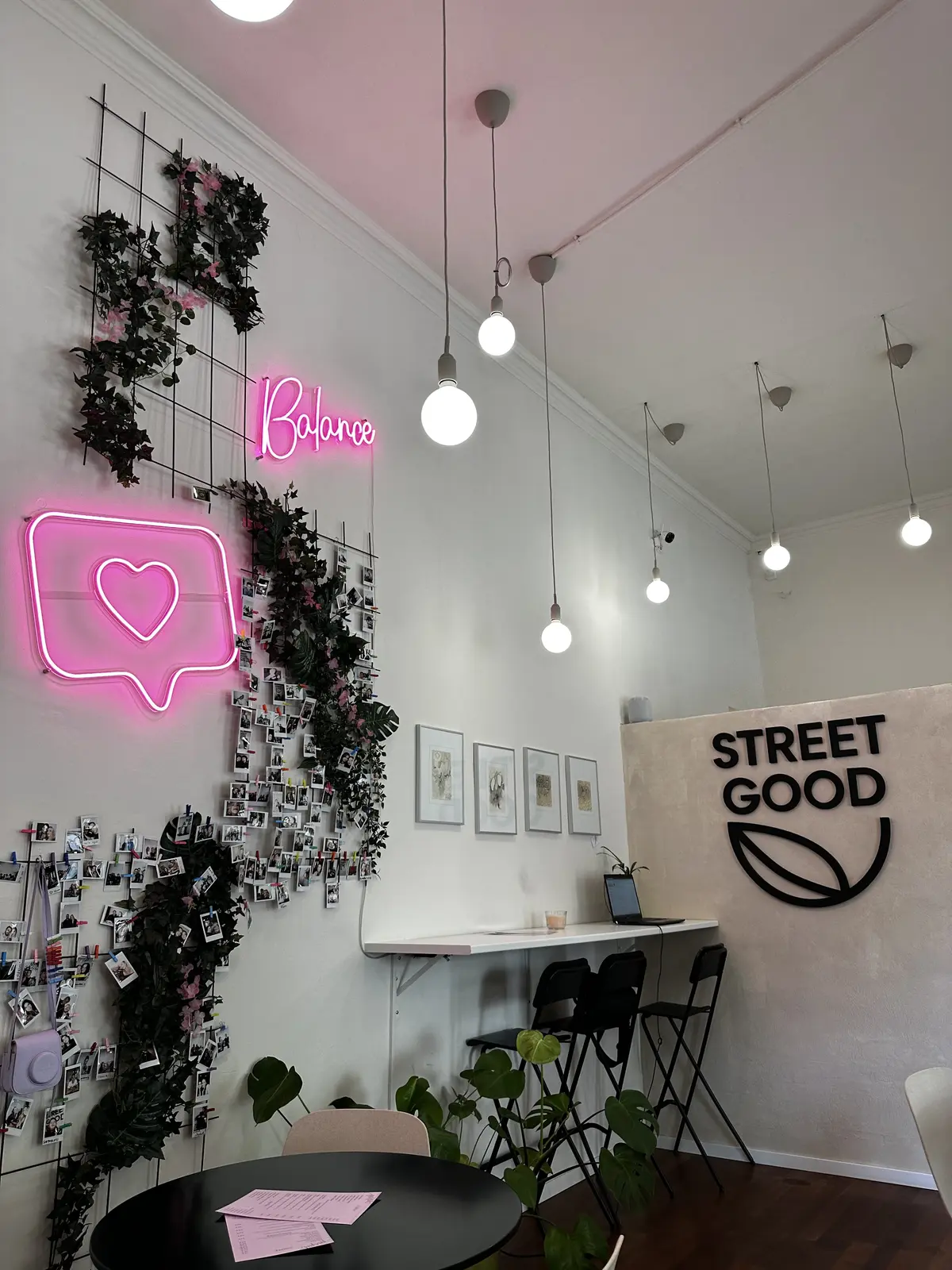 Neonové srdce Street Good — realizace Neonworld