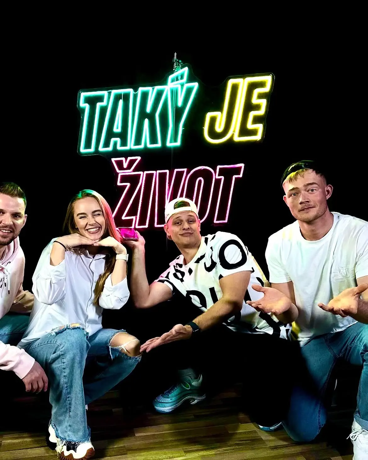 Neon Taký je život — realizace Neonworld